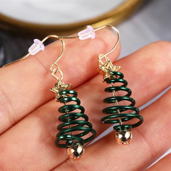 🎄Green Christmas Tree Dangle Earrings with Star - Picture 7 of 9